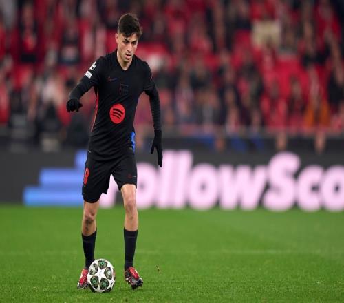 里夫斯：詹姆斯是历史级别的传球手，总在用最正确的方式打球