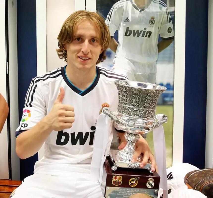 恩祖齐-马塔加盟中甲升班马深圳青年人