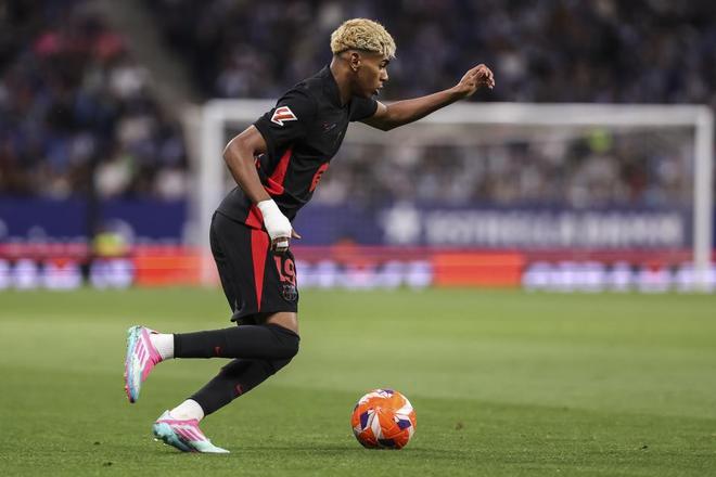 意甲媒体热议：在莱奥加盟米兰的七个赛季里，本赛季莱奥的表现最为出色！