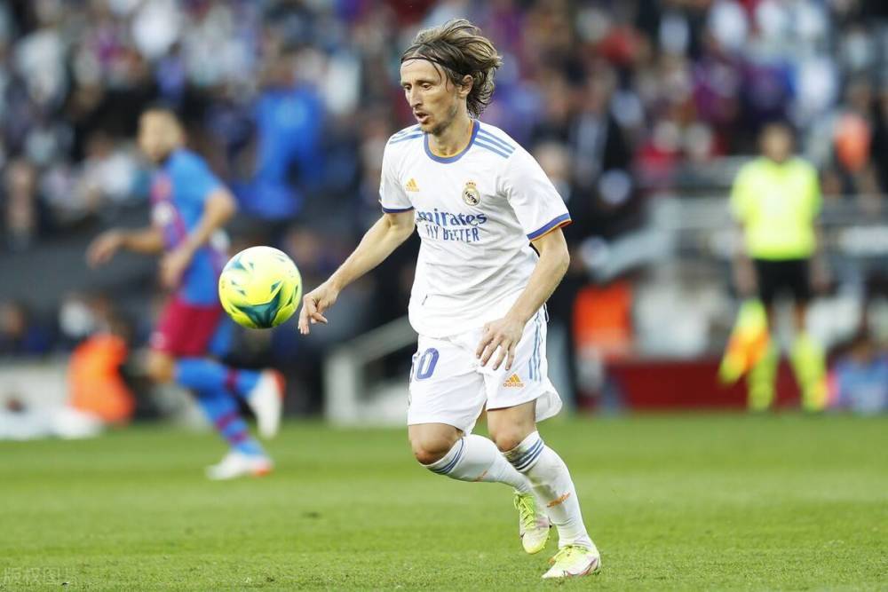 祝福！阿森纳前锋萨卡社媒官宣与相恋5年的女友求婚成功