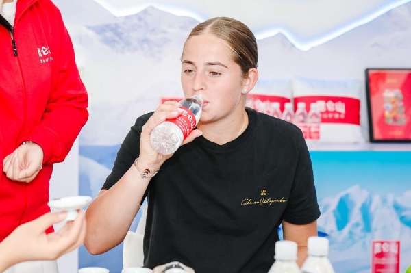 3.7万多名观众见证 国足在青岛2：1战胜印尼获18强首胜